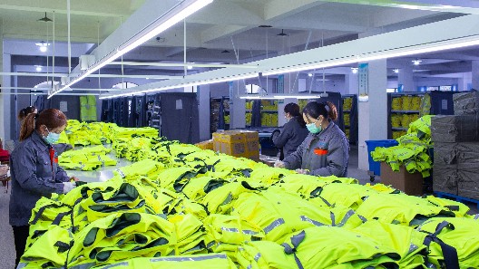 從樣品到成品，揭秘執(zhí)勤棉服定制全過程！